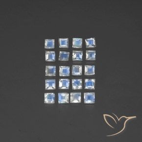 2.95ctw 자연스러운 푸르스름한 흰색 레인보우 문스톤, 정사각형, 투명한