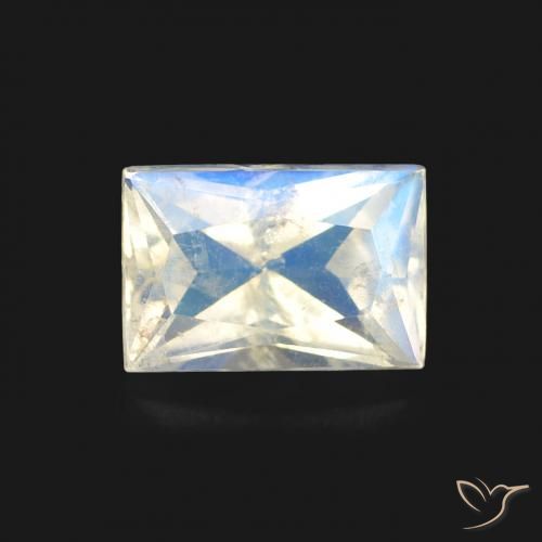 0.56ct 자연스러운 푸르스름한 흰색 레인보우 문스톤, 바게트, 투명한