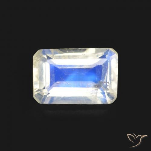 0.57ct 자연스러운 푸르스름한 흰색 레인보우 문스톤, 에메랄드 컷, 투명한
