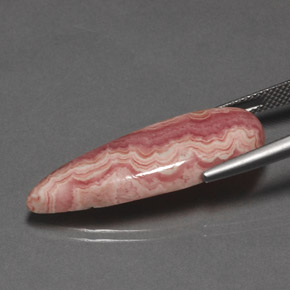 17.05캐럿 천연 멀티 로즈 핑크 로도크로사이트, 배 모양, 31.8×11.6 mm, 불투명체