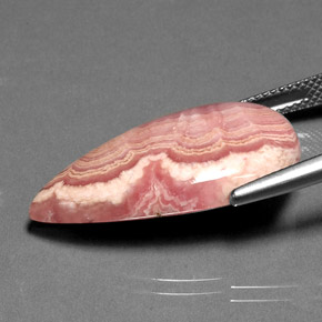 22.38캐럿 천연 멀티컬러 로도크로사이트, 배 모양, 26.9×15.5 mm, 불투명체