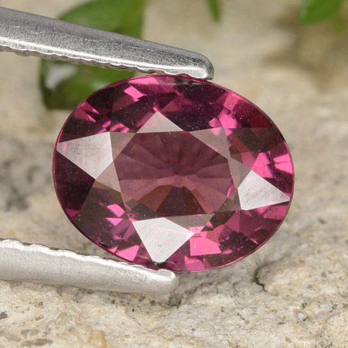 1.39ct 자연스러운 딥 퍼플 로돌라이트 가넷, 타원형, VS
