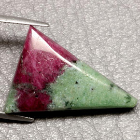 25.24캐럿 천연 멀티컬러 루비 조이사이트, 트릴리언, 26.8×19.4 mm, 불투명체