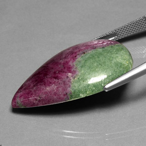 44.82캐럿 천연 멀티컬러 루비 조이사이트, 배 모양, 33.1×22.8 mm, 불투명체