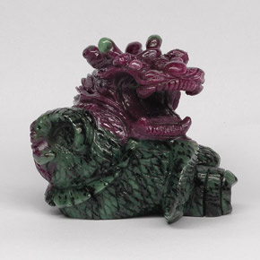 1207.71캐럿 천연 멀티컬러 루비 조이사이트, 멋진 모양, 63.3×56.3 mm, 불투명체
