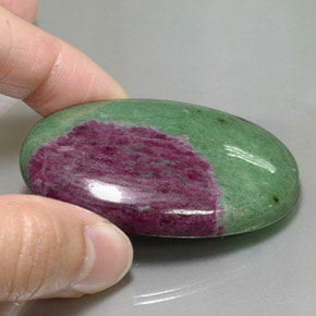168.20캐럿 천연 멀티컬러 루비 조이사이트, 타원형 컷, 53.1×34 mm, 불투명체