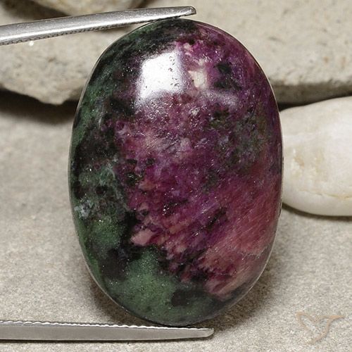 46.96ct 자연스러운 다색 루비-Zoisite, 타원형, 불투명체