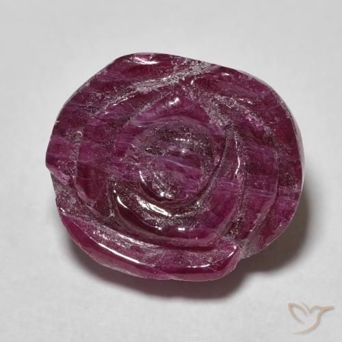15.95ct 자연스러운 적자색 루비-Zoisite, 플라워 컷, 불투명체