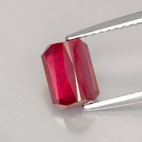 1.82캐럿 천연 레드 루비, 에메랄드 컷, 7.5×5.5 mm, SI