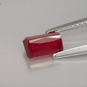 1.31캐럿 천연 레드 루비, 에메랄드 컷, 6.9×4.4 mm, VS-SI