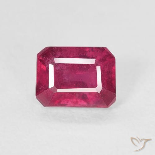 1.37ct 자연스러운 분홍빛이 도는 빨강 루비, 에메랄드 컷, VS