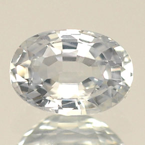 0.61캐럿 천연 푸르스름한 화이트 사파이어, 타원형 컷, 5.8×4 mm, VVS