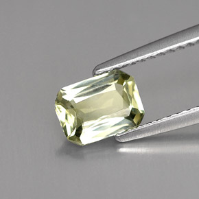 1.03캐럿 천연 골든 그린 사파이어, 에메랄드 컷, 7.1×5.1 mm, VVS