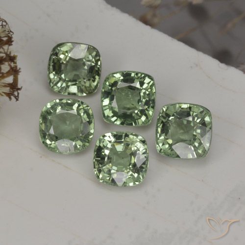 2.63캐럿 천연 Medium Light Green    사파이어 보석, 쿠션 컷, 4.3×4.3 mm, VVS-VS