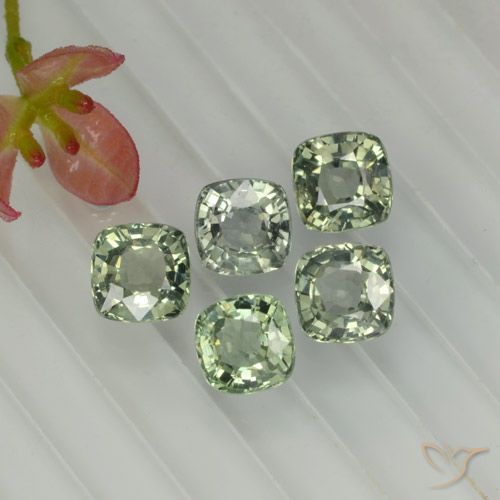 2.66캐럿 천연 Medium Light Green    사파이어 보석, 쿠션 컷, 4.4×4.4 mm, VVS-VS