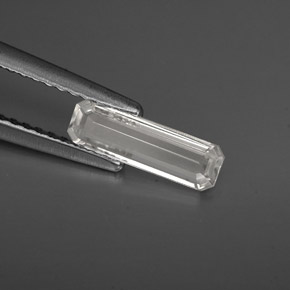 0.61캐럿 천연 화이트 사파이어, 에메랄드 컷, 9.9×3 mm, VS