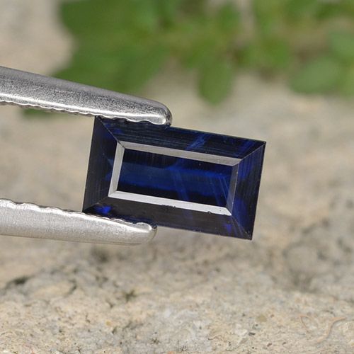 0.68ct 자연스러운 네이비 블루 사파이어, 바게트, VS