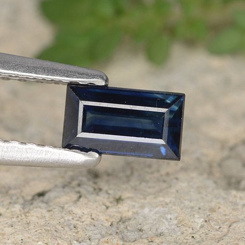 0.59ct 자연스러운 진한 파랑 사파이어, 바게트, VS