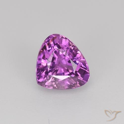 0.89캐럿 루즈 퍼플 사파이어, 마다가스카르에서 컷팅한 5.7 x 5.1mm 배, Photo A