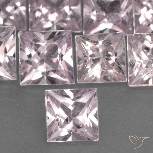 0.42ct 자연스러운 코랄 핑크 사파이어, 정사각형, VS