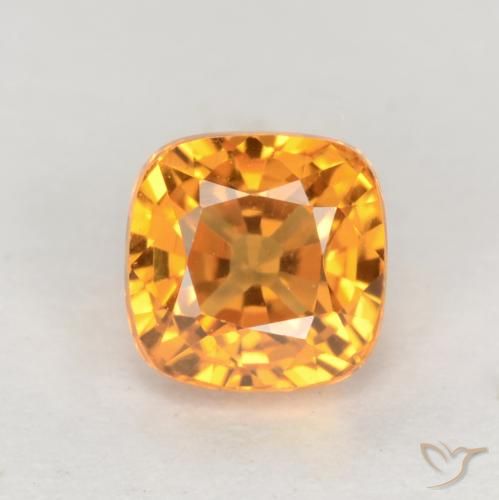 0.66ct 자연스러운 딥 오렌지-골드 사파이어, 방석, VS