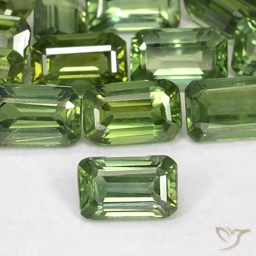 0.40ct 자연스러운 Medium Light Green 사파이어, 에메랄드 컷, VS