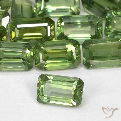 0.40캐럿 천연 Medium Light Green 사파이어, 옥타곤 / 에메랄드 컷, VS