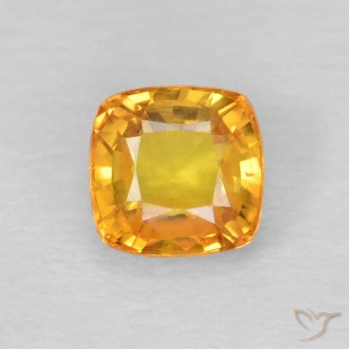 0.68ct 자연스러운 오렌지-골드 사파이어, 방석, VS