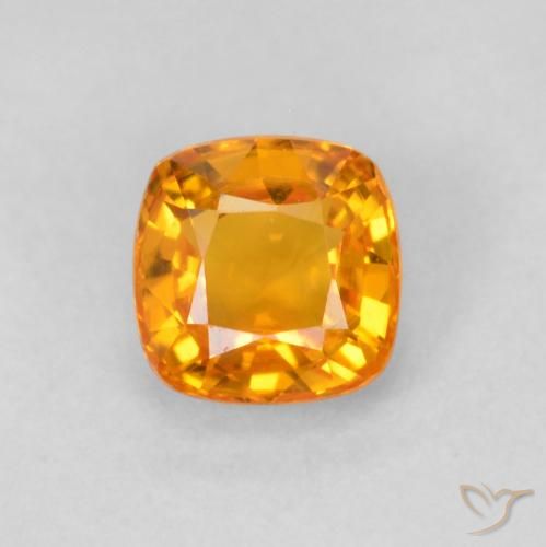 0.65ct 자연스러운 밝은 주황색 사파이어, 방석, VVS