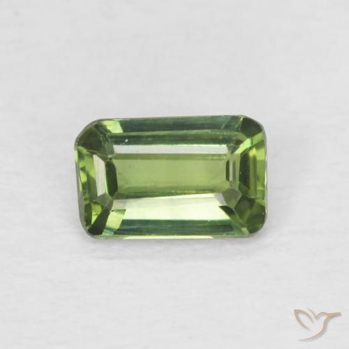 0.38ct 자연스러운 포레스트 그린 사파이어, 에메랄드 컷, VS