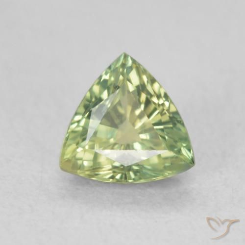 0.68ct 자연스러운 따뜻한 녹색 사파이어, 일조, VS