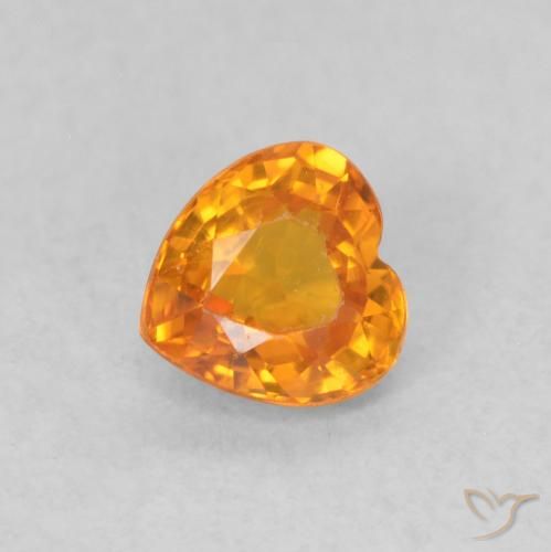 0.54ct 자연스러운 미디엄 오렌지 사파이어, 마음, VS