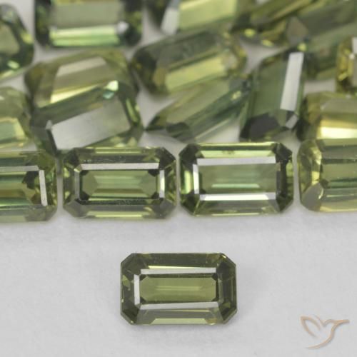 0.45ct 자연스러운 따뜻한 녹색 사파이어, 에메랄드 컷, VS