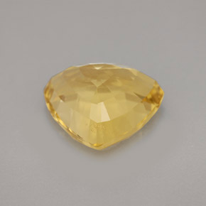 4.85캐럿 천연 옐로우 스카폴라이트, 트릴리언, 12.6×11.2 mm, VVS-VS
