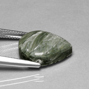 8.53캐럿 천연 그린 세라피나이트, 배 모양, 16.4×12 mm, 불투명체