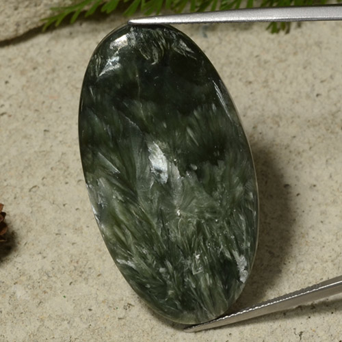 47.08캐럿 천연 여러 가지 빛깔의 녹색 세라피나이트, 타원형 컷, 불투명체
