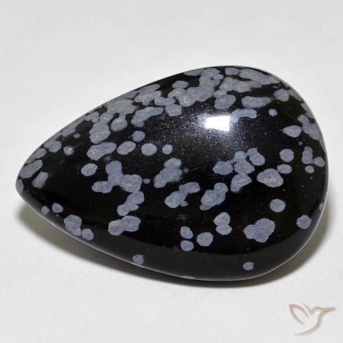27.45ct 자연스러운 회백색 검정 눈송이 흑요석, 배 모양, 불투명체