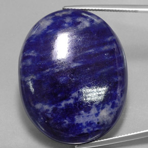 66.87캐럿 천연 바이올렛 블루 소달라이트, 타원형 컷, 35.2×29.1 mm, 불투명체