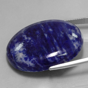 66.87캐럿 천연 바이올렛 블루 소달라이트, 타원형 컷, 35.2×29.1 mm, 불투명체