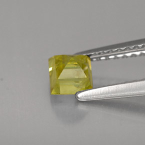 0.56캐럿 천연 녹빛 골든 스펜(티타나이트), 스퀘어, 4.1×4.1 mm, VS-SI