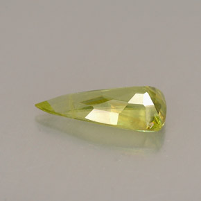 0.74캐럿 천연 골든 그린 스펜(티타나이트), 트릴리언, 9.2×4.4 mm, VS