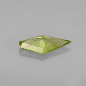 1.23캐럿 천연 골든 그린 스펜(티타나이트), 멋진 모양, 12×6 mm, VS-SI