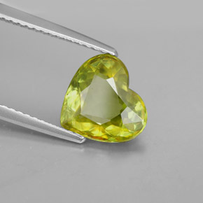 2.43캐럿 천연 노란빛 그린 스펜(티타나이트), 하트 모양, 9.5×8.7 mm, VS