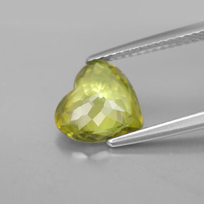 2.43캐럿 천연 노란빛 그린 스펜(티타나이트), 하트 모양, 9.5×8.7 mm, VS