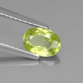 0.84캐럿 천연 골든 그린 스펜(티타나이트), 타원형 컷, 6.8×4.8 mm, VS