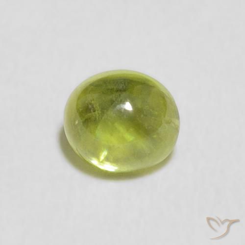 0.67ct 자연스러운 활기찬 녹색 스피네, 타원형, 투명한