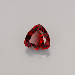 0.60캐럿 천연 딥 레드 스피넬, 트릴리언, 5.1×5.1 mm, VVS-VS