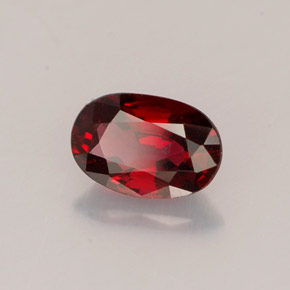 0.64캐럿 천연 딥 레드 스피넬, 타원형 컷, 6.5×4.3 mm, VVS-VS
