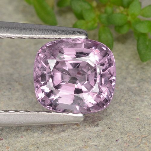 1.42ct 자연스러운 미디엄 퍼플 스피넬, 방석, VS