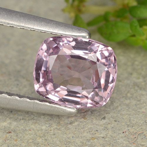 1.18ct 자연스러운 연한 분홍빛이 도는 보라색 스피넬, 방석, VVS-VS